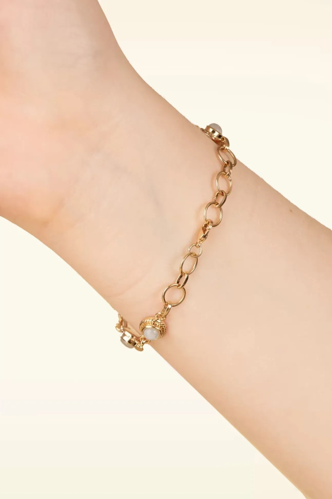 Antique Armbandje In Goud En Maansteen Wit
