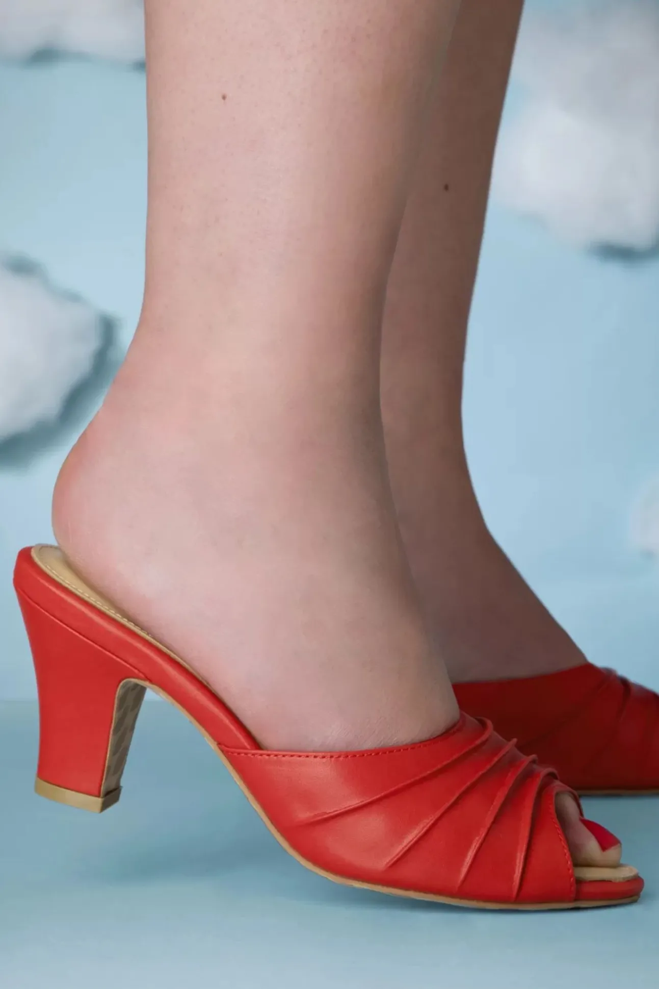 Ava Solemate Slip On Muiltjes In Rood