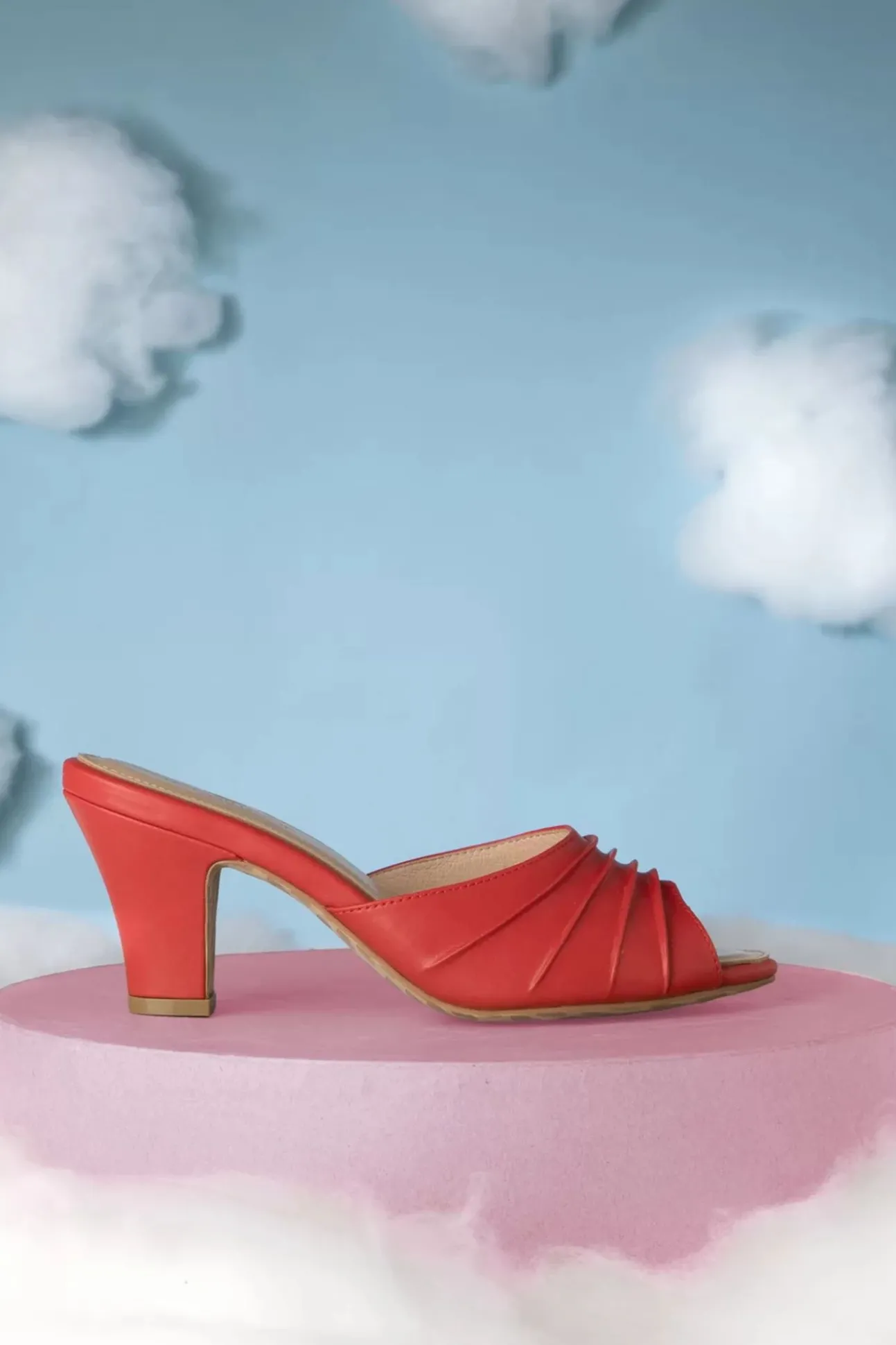 Ava Solemate Slip On Muiltjes In Rood