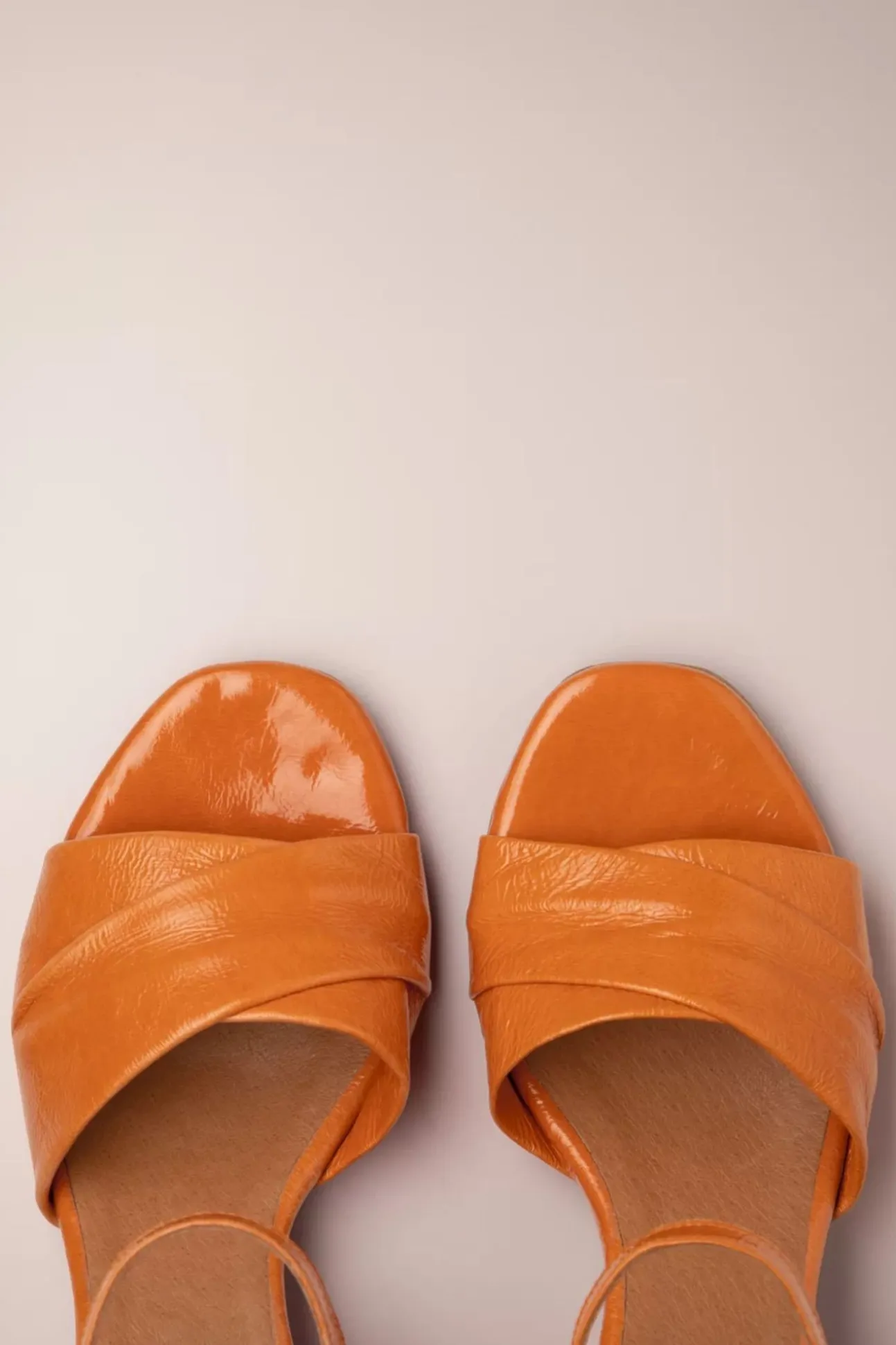 Bela Sandaal In Lak Oranje