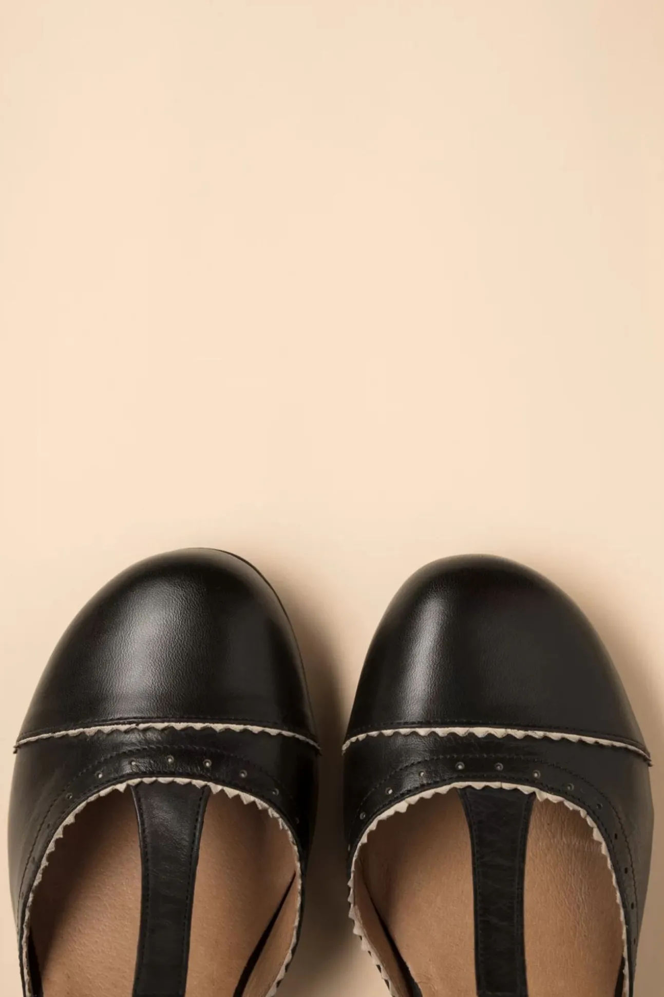 Fernie T-Strap Pumps In Zwart En Creme