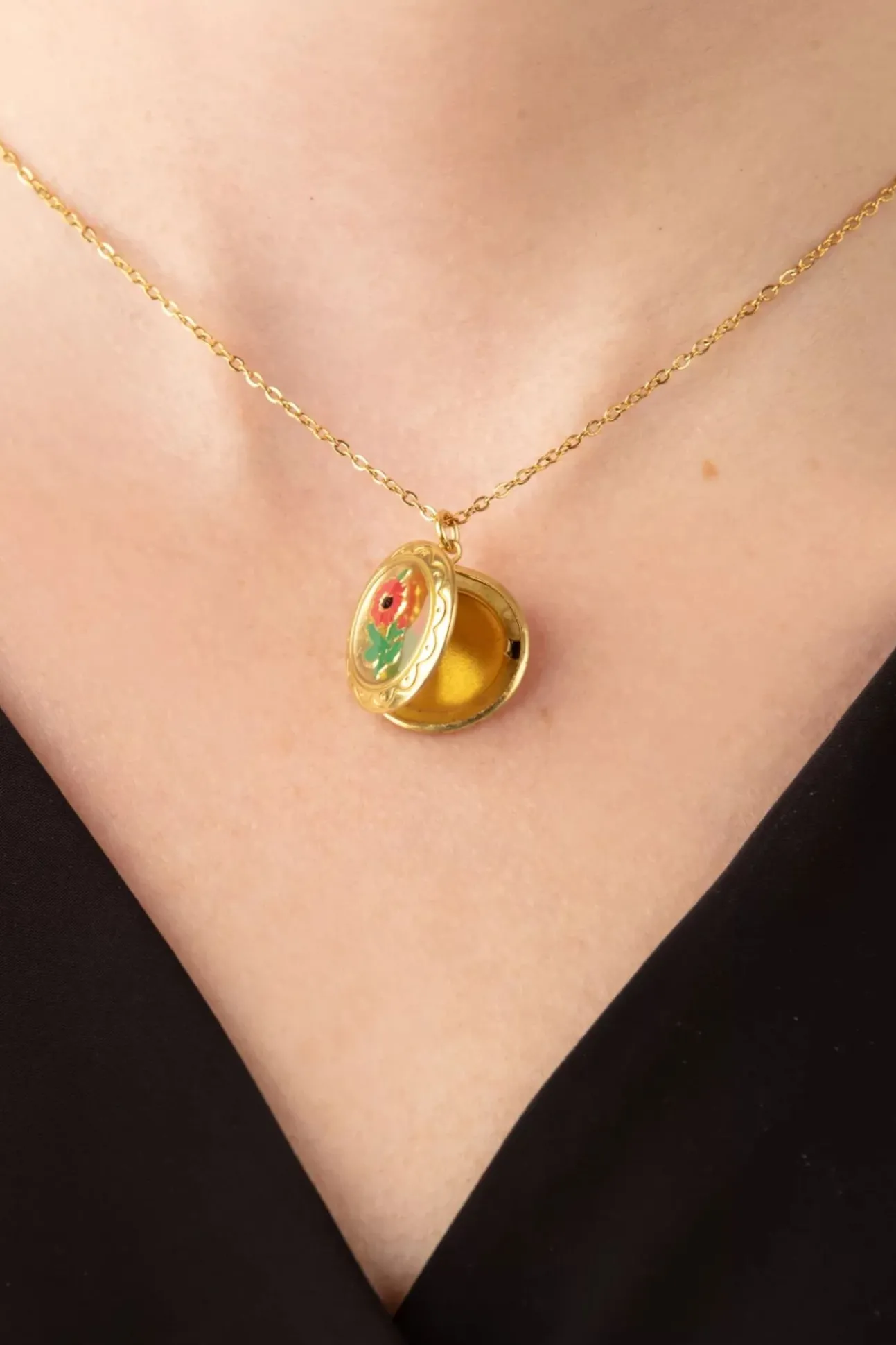 Flower Locket Ketting In Goud