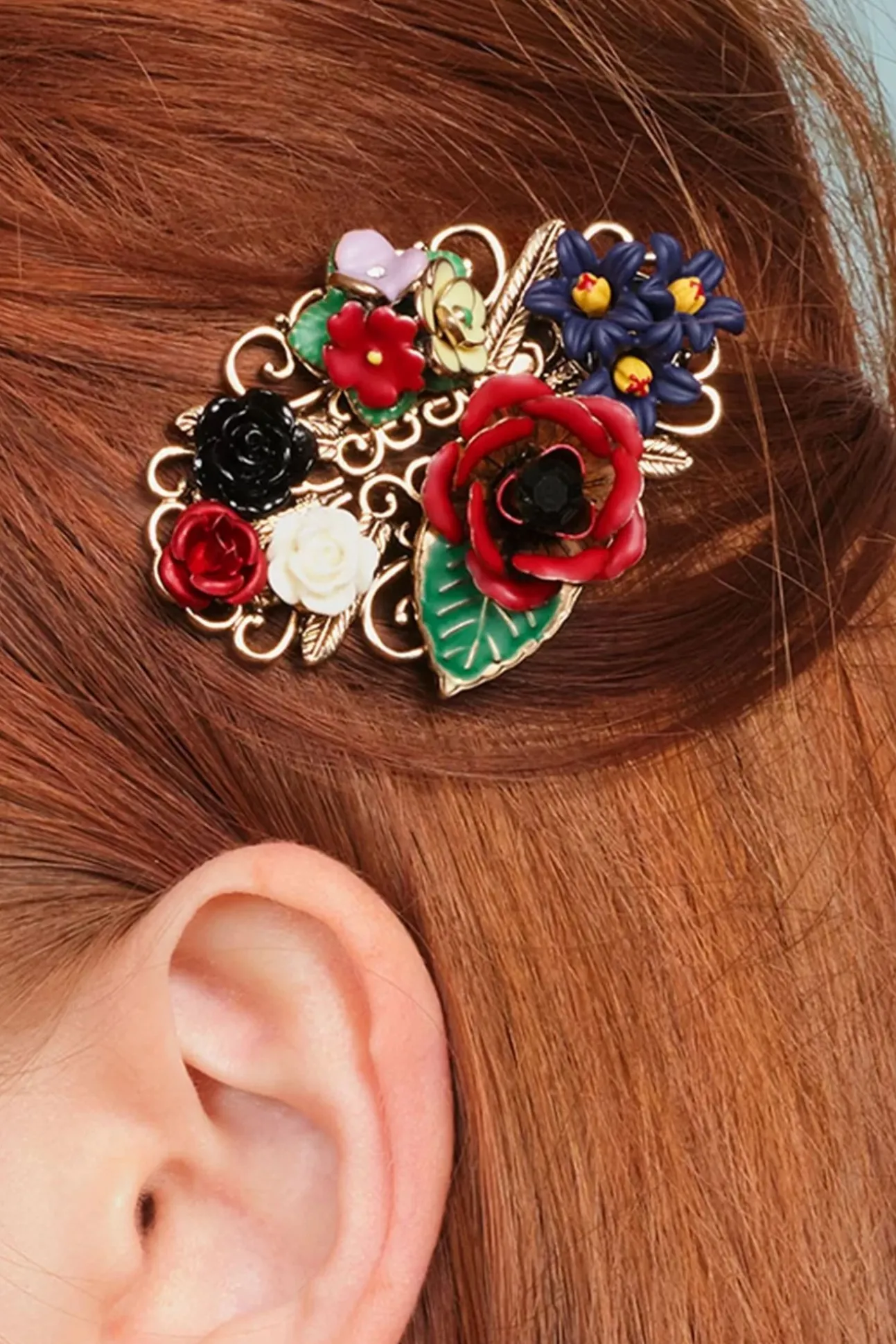 Freda Flower Cluster Haarclip En Broche In Goud En Multi
