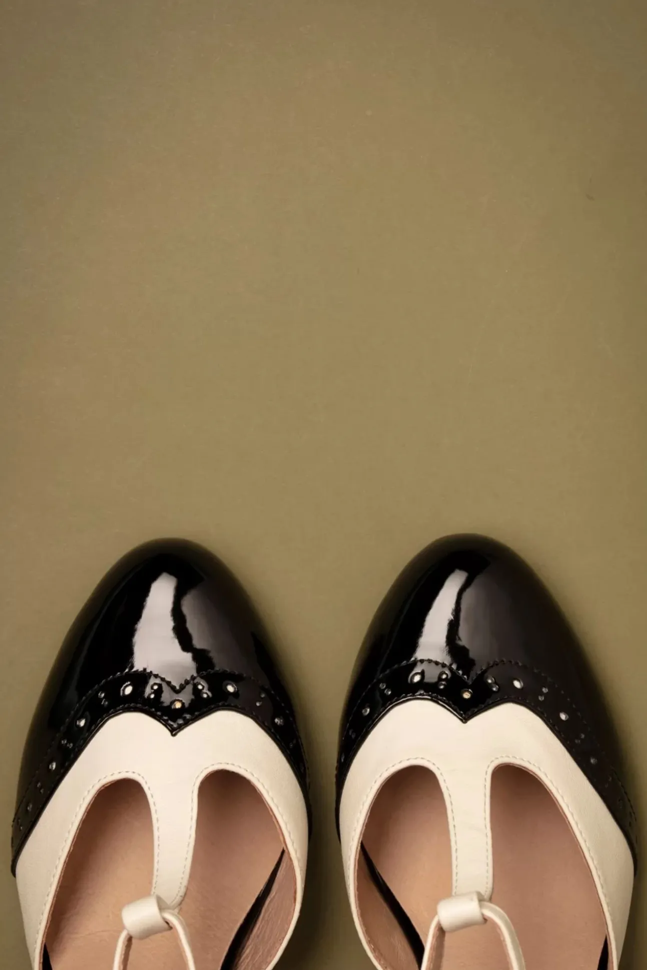 Gatsby T-Strap Pumps In Zwart En Wit
