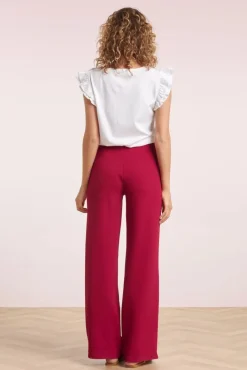 Norah Broek In Rood