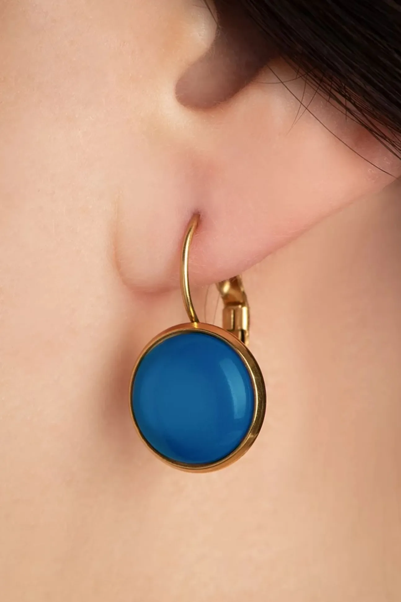Vergulde Dot Oorbellen In Grieks Blauw