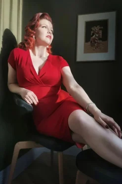 Vivien Pencil Jurk In Diep Rood